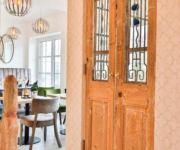 Jumas Отель Бад-Цвишенан