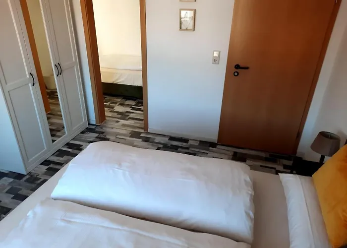 Отель Jumas Бад-Цвишенан